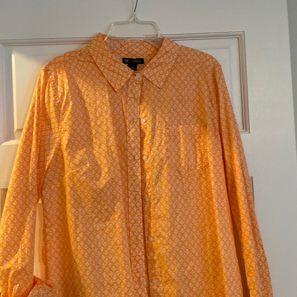 Light orange / white button down floral print